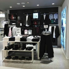  佛山市南海區鴻凱服裝道具制品廠 主營 服裝展示架 服裝陳列