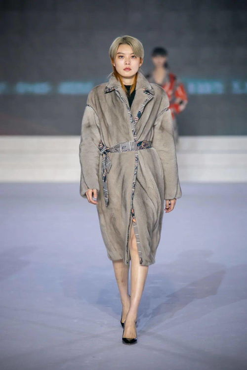 2020 裘都杯 中國裘皮服裝創(chuàng)意設(shè)計(jì)大賽總決賽及頒獎(jiǎng)盛典展示新時(shí)代下 裘祖文化